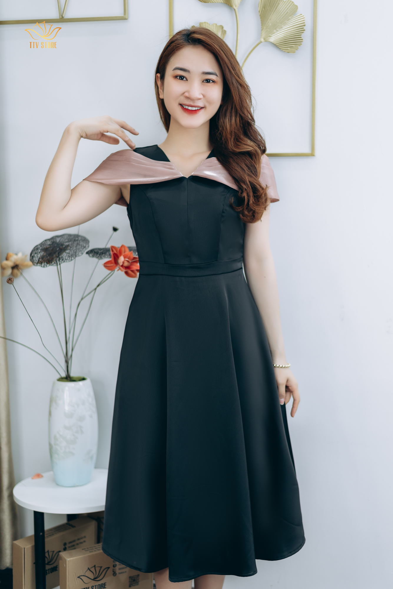 Đầm xòe thiết kế trung niên cao cấp sang trọng Cổ tim tay rớt vai màu Đen phối hồng TTV STORE TTV1288
