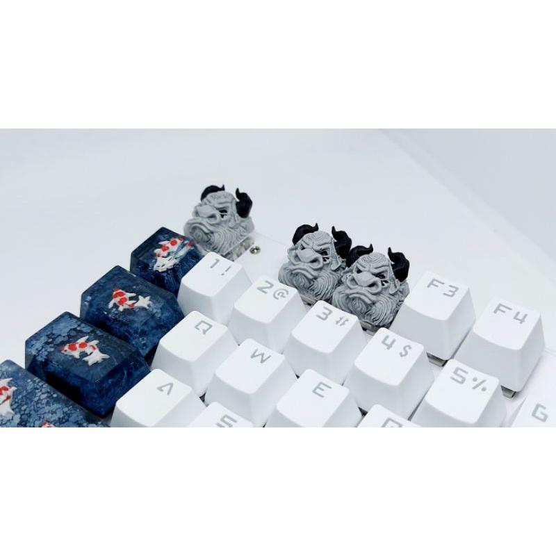 Keycap bò clone tone đen xám trang trí bàn phím cơ.