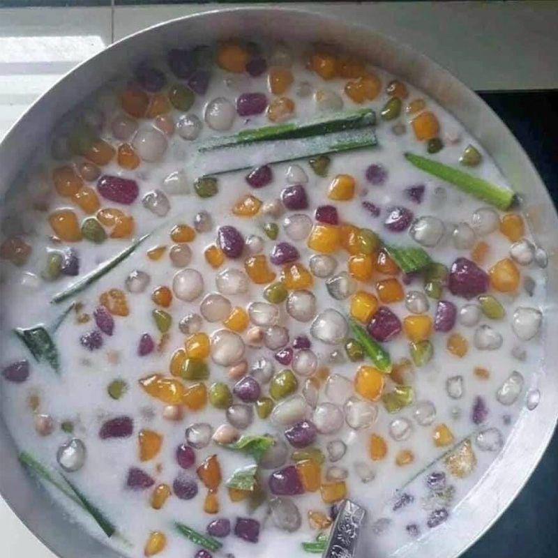 Đặc Sản Huế - Bột Lọc Bọc Dừa Huế Ngũ Sắc màu tự nhiên nấu chè dẻo thơm - 500g