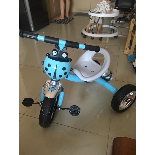 Xe đạp ba bánh bình nước cho bé
