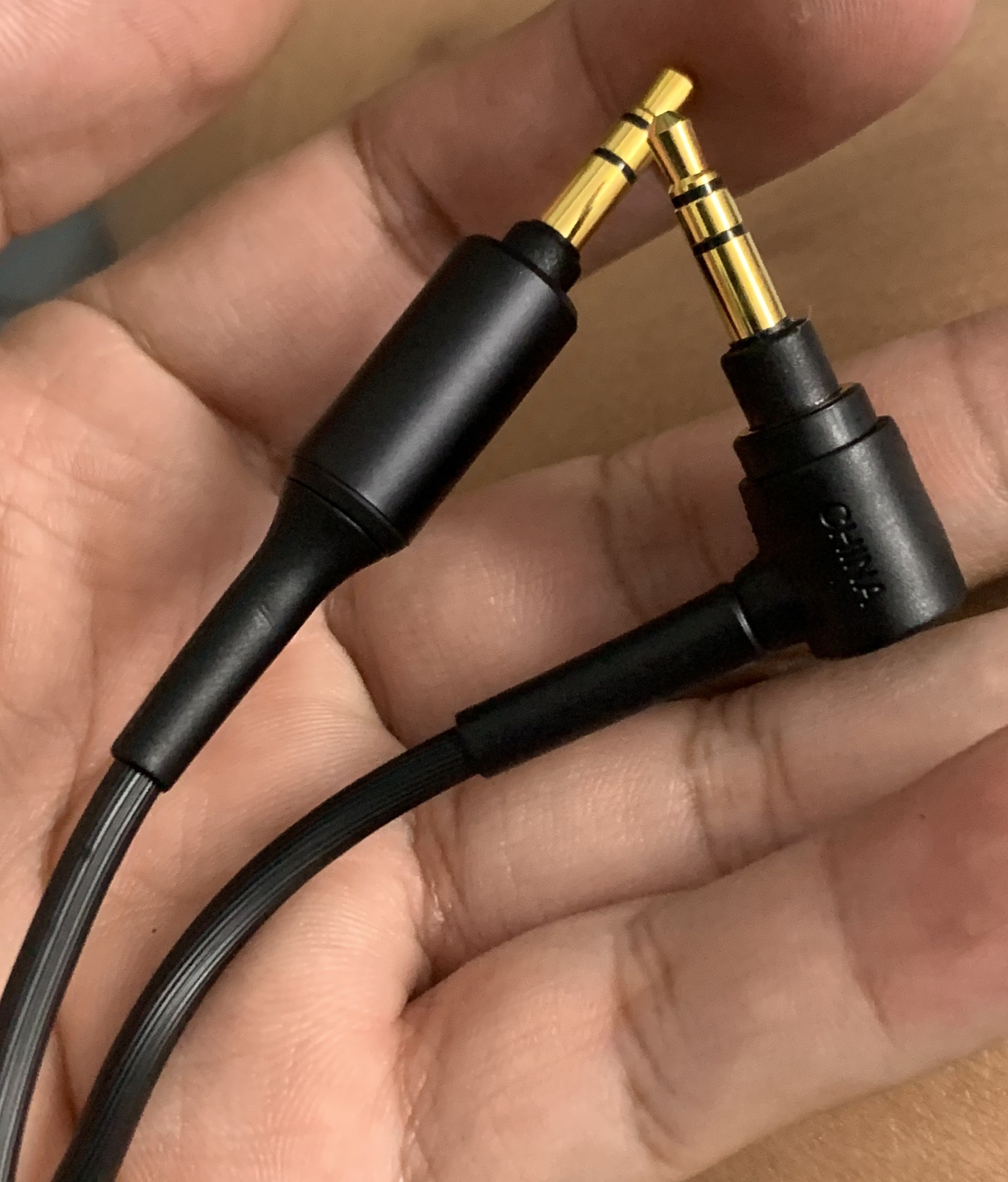 Dây cáp âm thanh 2 đầu 3.5mm dài 1.5m dùng cho Tai nghe Bluetooth Sony