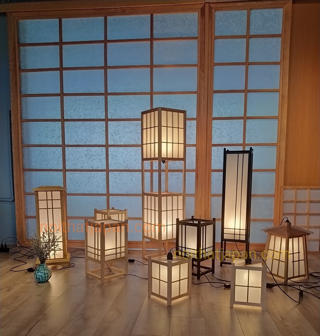 Đèn gỗ thả trần, đèn thả bàn ăn gỗ tự nhiên, đèn decor phòng thiền, phòng trà đạo phong cách truyền thống Nhật Bản, chất liệu gỗ thông và Shoji nhập khẩu Nhật Bản, kích thước 18*18*24cm, gồm bóng lesd ánh sáng vàng