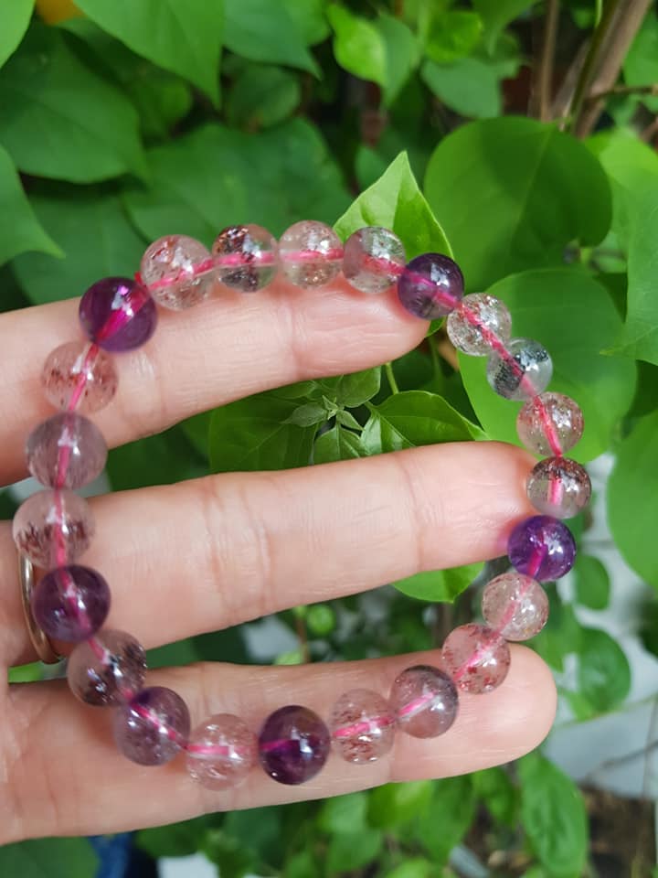 Vòng Tay phong thủy đẹp đá Super Seven thiên nhiên Vòng Vip size 8mm màu tím đậm trắng bóng trong đẹp lắm ạ