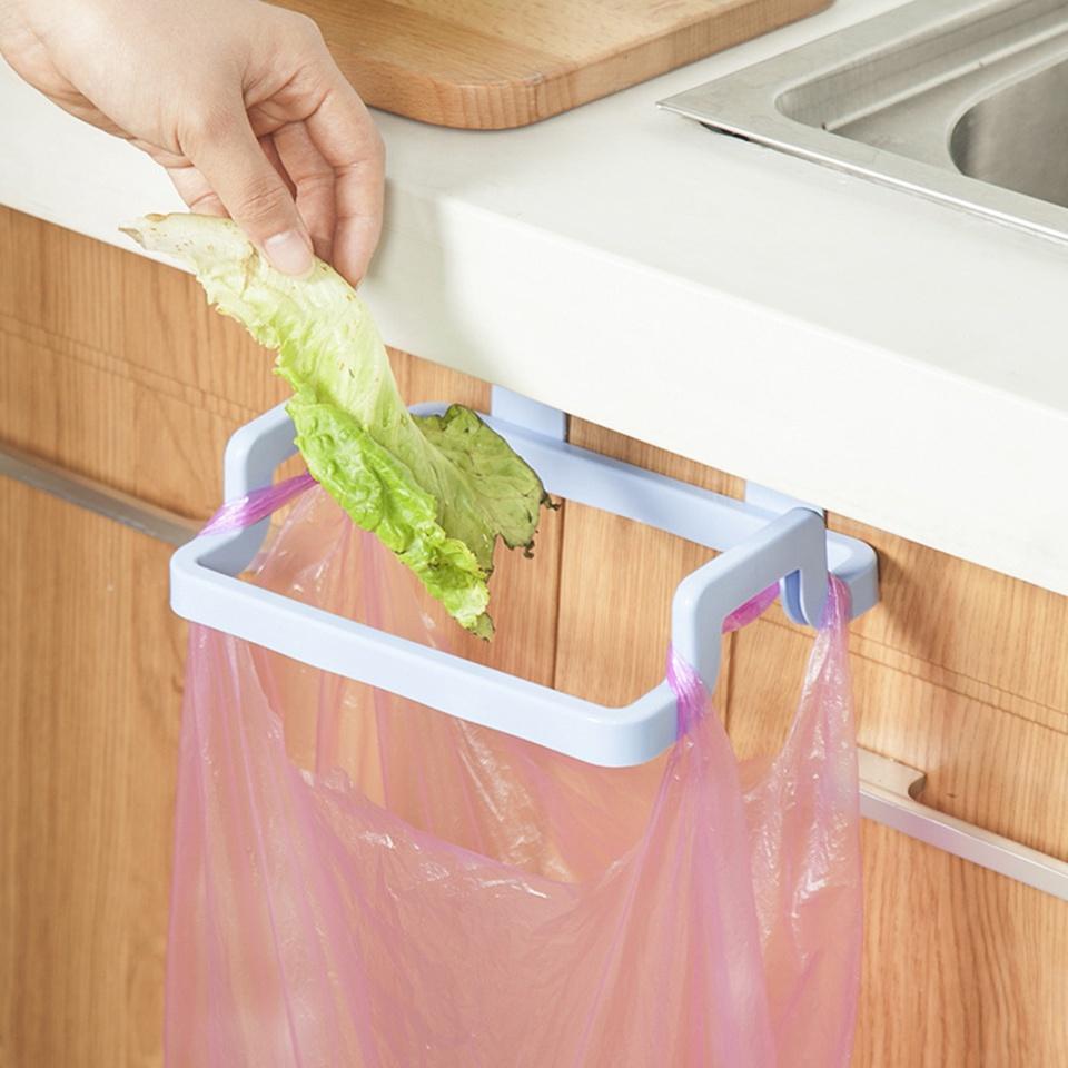 Giá đỡ túi rác bằng nhựa gắn cửa tủ bếp tiện lợi
