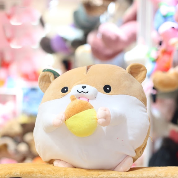 Gối mền chuột hamster xỏ tay ôm trái cây lông mịn