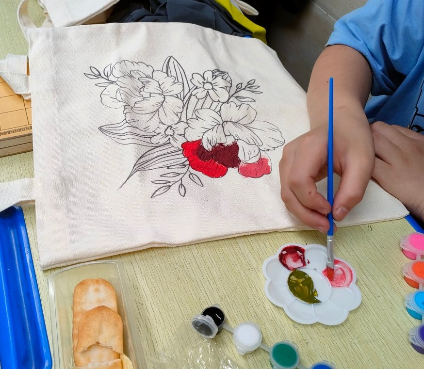 Combo 3 món BH Kids Túi vải Canvas + bộ dụng cụ vẽ 12 màu + tranh tham khảo, túi vẽ tay Graffiti cho bé theo chủ đề