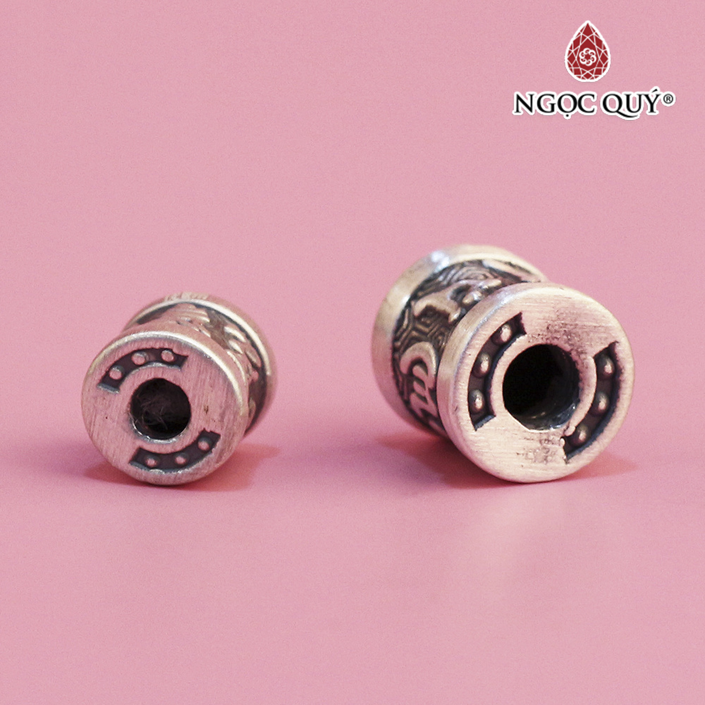 Charm bạc xỏ ngang họa tiết lục tự - Ngọc Quý Gemstones