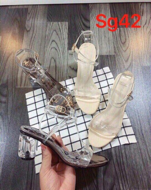 Hot hòn họt sandal quai trong hotren