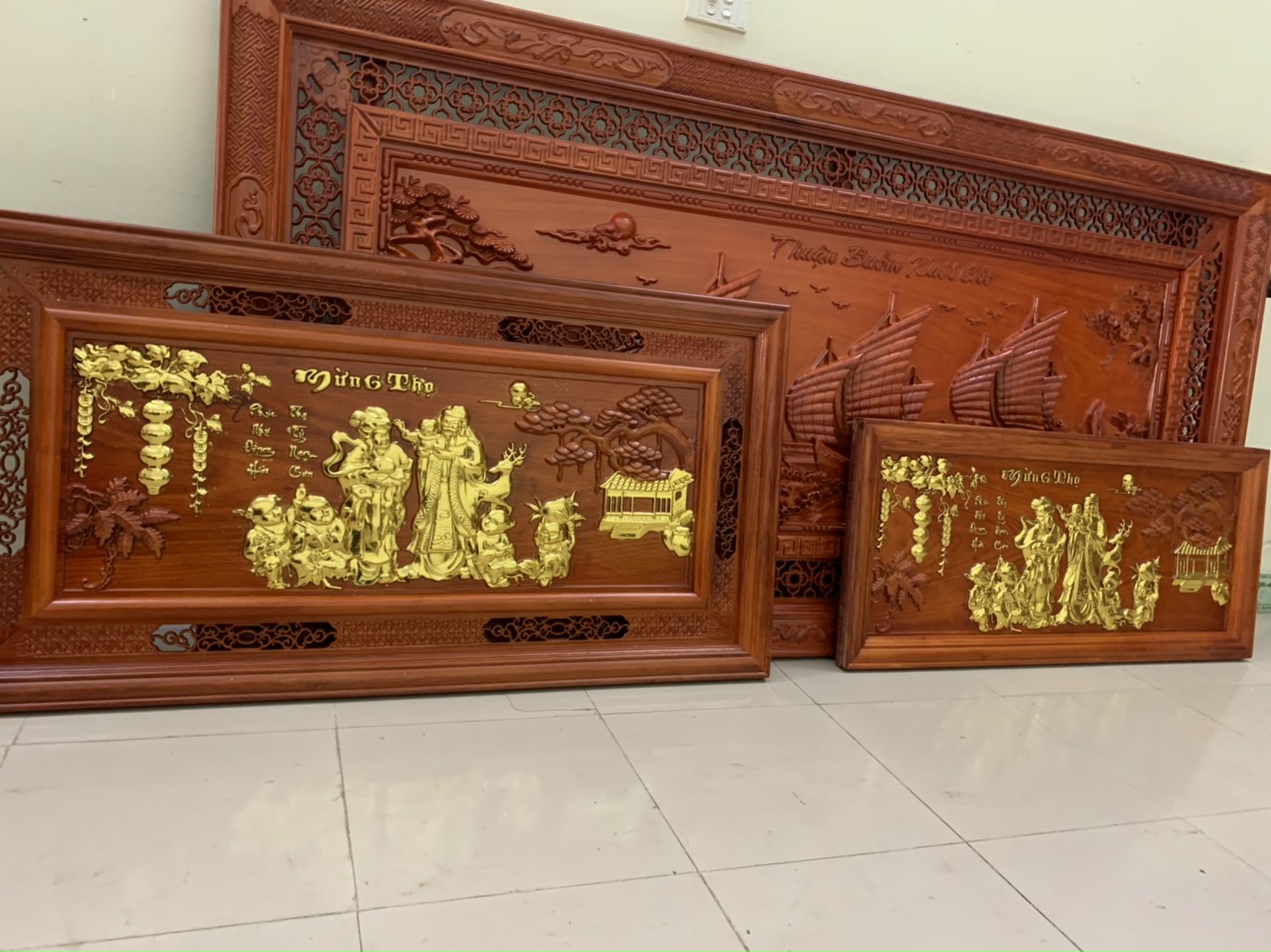 Tranh mừng thọ bằng gỗ hương đỏ kt 67×127×4cm