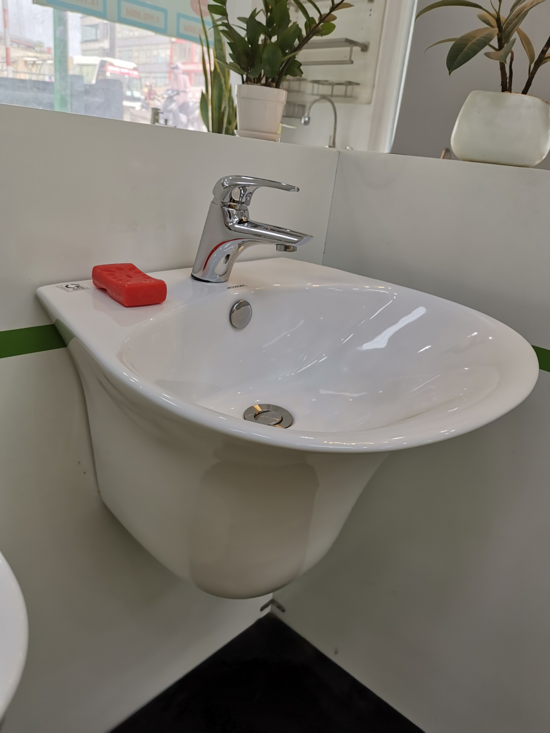 CHẬU LAVABO TREO TƯỜNG