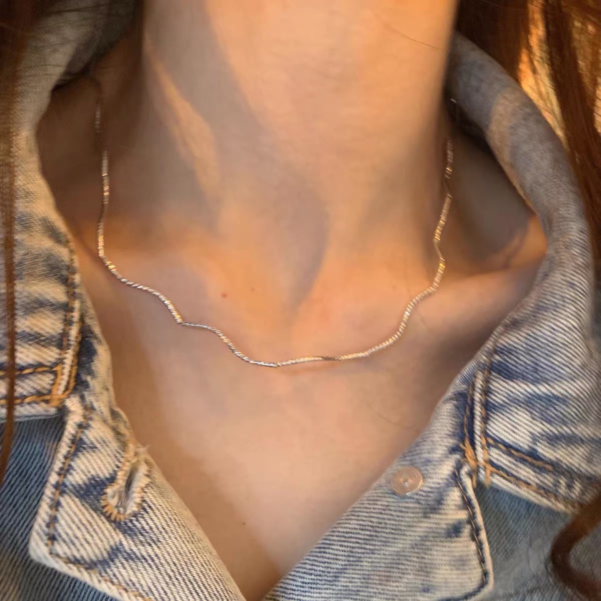 Vòng cổ chocker xoắn đơn giản