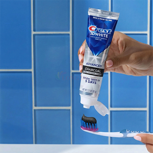 Kem đánh răng Crest 3D White Advanced Charcoal (93g) - Hàng chính hãng