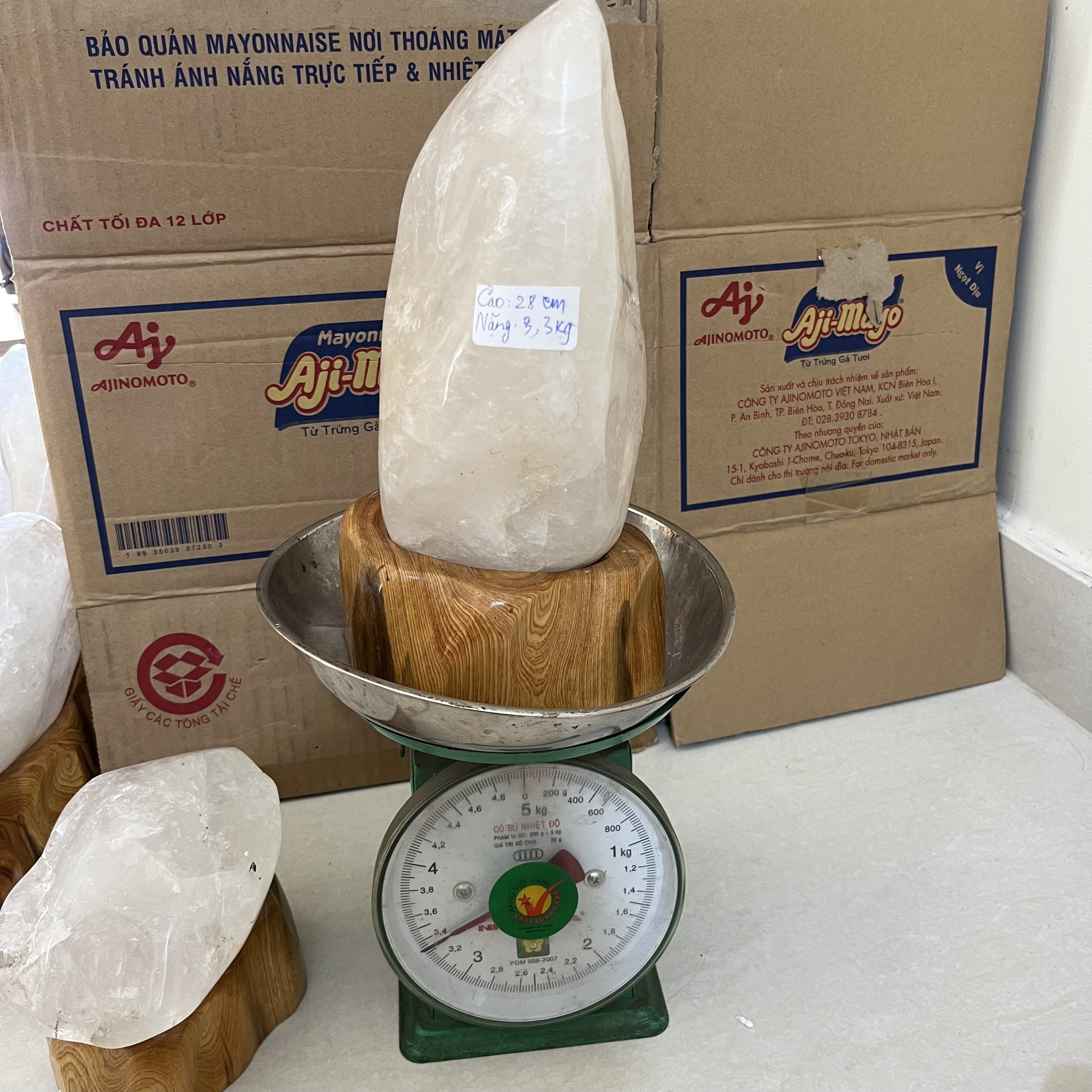 Cây đá thạch anh trắng nặng 3 kg trong suốt cho người mệnh Thủy và Kim thachanhtrang 3kg