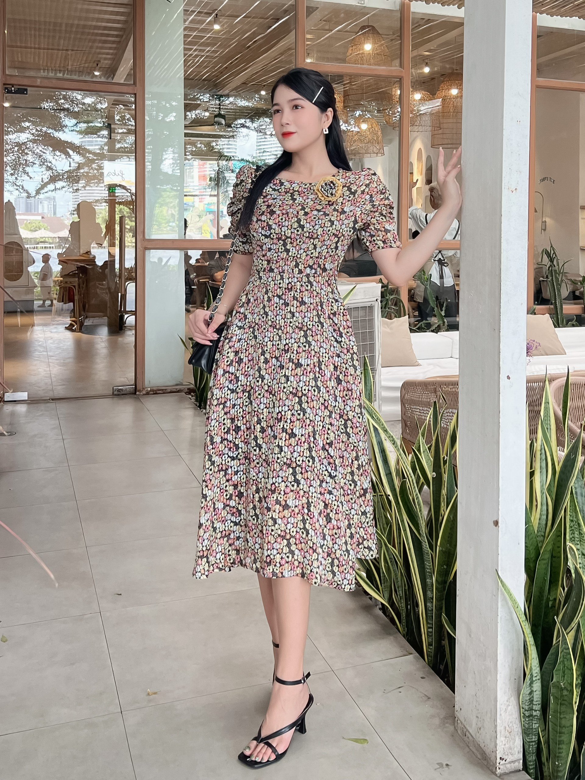 ĐẦM XÒE HOA NHÍ KẾT HOA NGỰC SANG CHẢNH