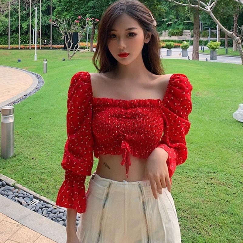 Áo croptop trễ vai rút dây hoa nhí