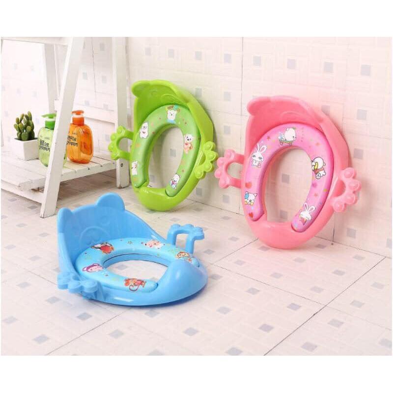 Lót bồn cầu hình ếch có tay vịn cho bé