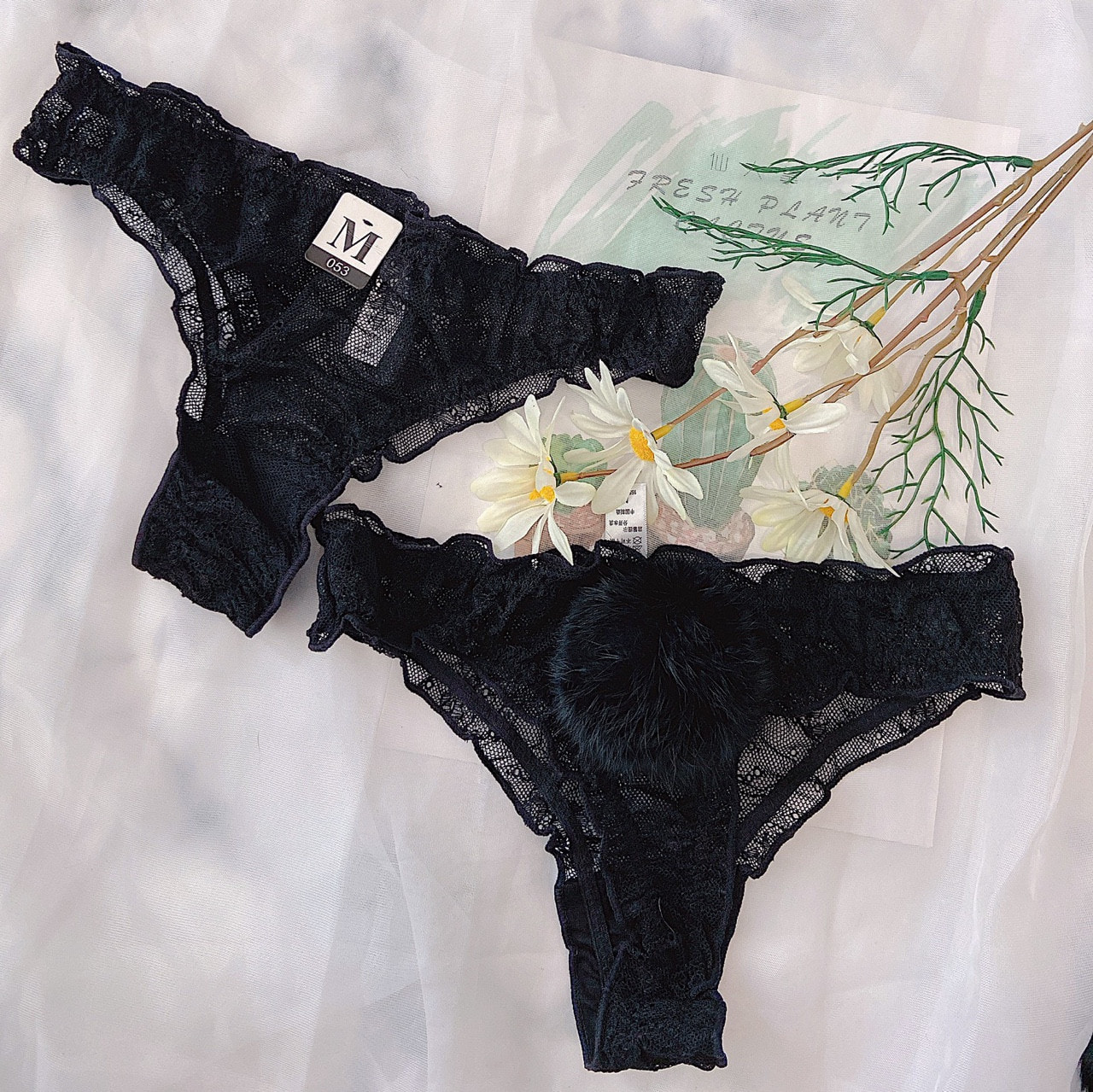 COMBO 3 QUẦN LỌT KHE REN KÈM CỤC BÔNG SIÊU XINH 053