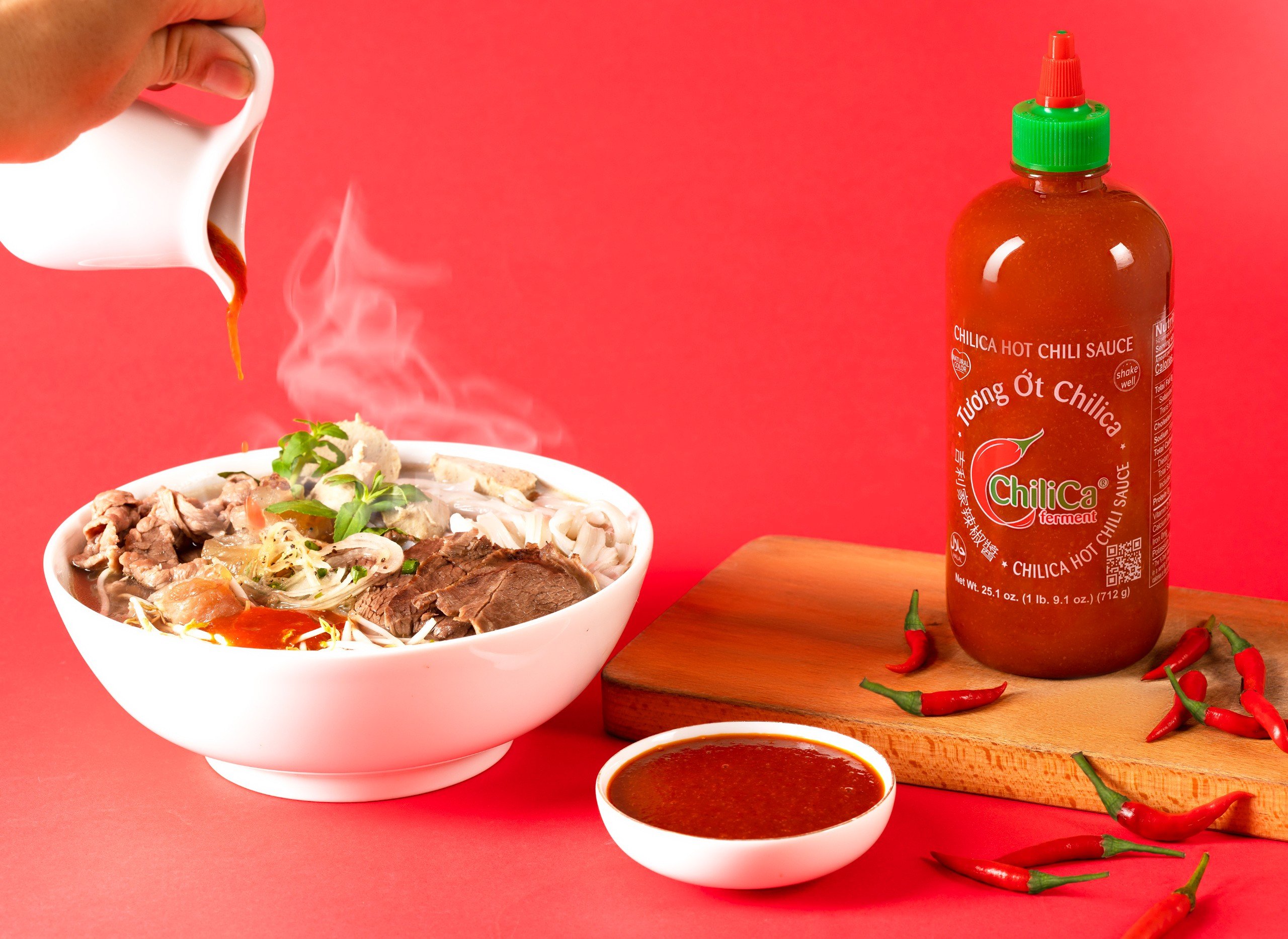Combo 3 sản phẩm của Chilica gồm:  Tương Ớt Chilica 255g; Ớt Bằm Chilica 212g; Ớt Bằm Chilica Có Tỏi 212g