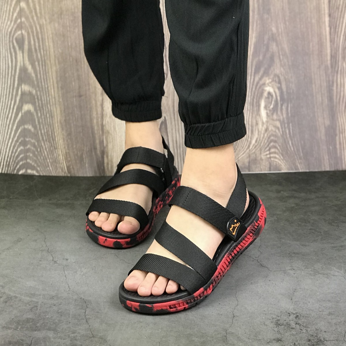 Giày sandal nữ siêu nhẹ hiệu MOL thích hợp mang đi học MS2