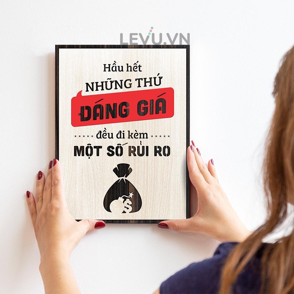 Tranh slogan cổ động LEVU LV124 "Hầu hết những thứ đáng giá đều đi kèm một số rủi ro"