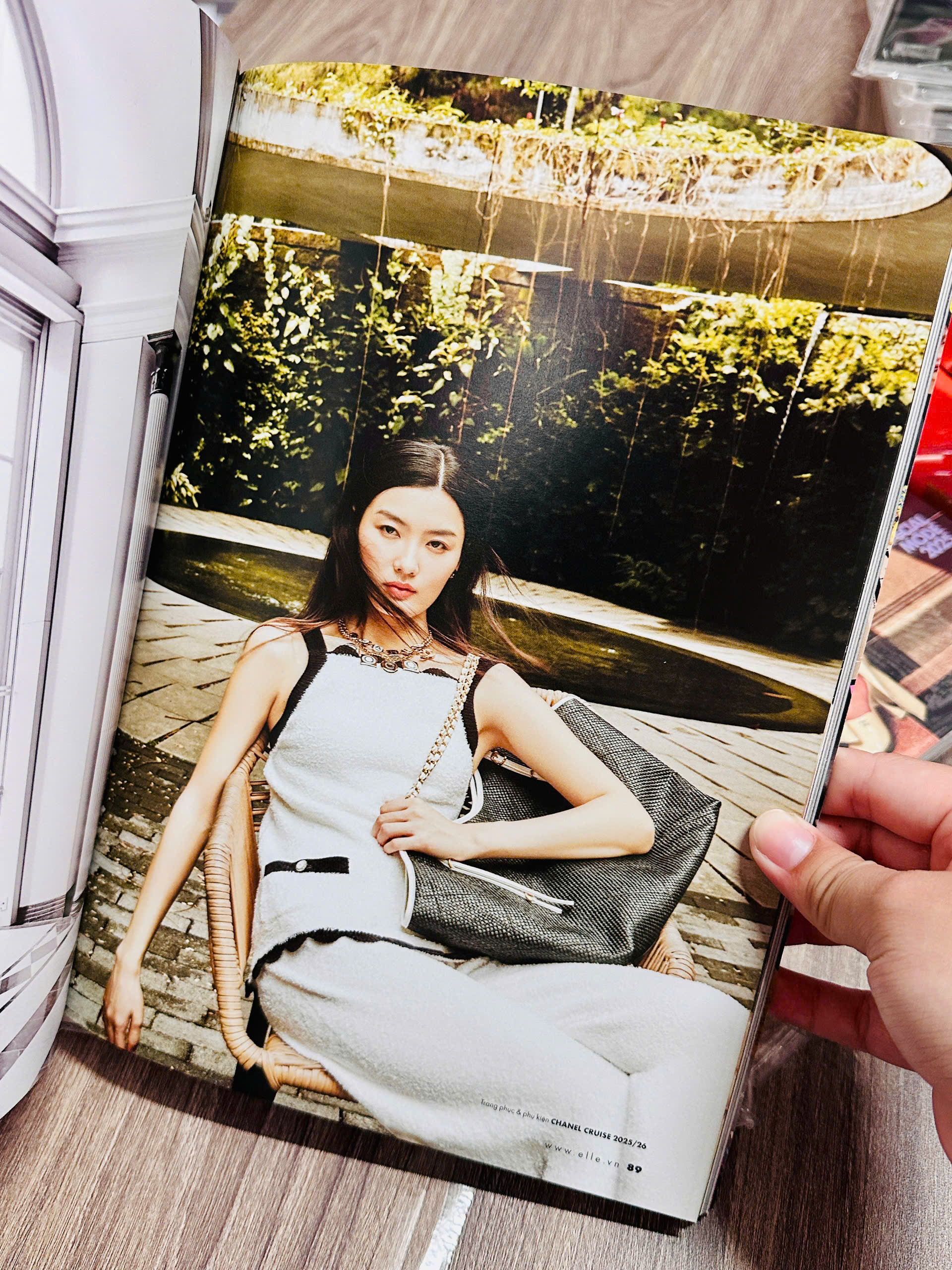 Tạp Chí Phái Đẹp Elle - 15 Years Of Love 2025 - Bìa Người Mẫu Du Yue [Bìa 2-Ngồi]