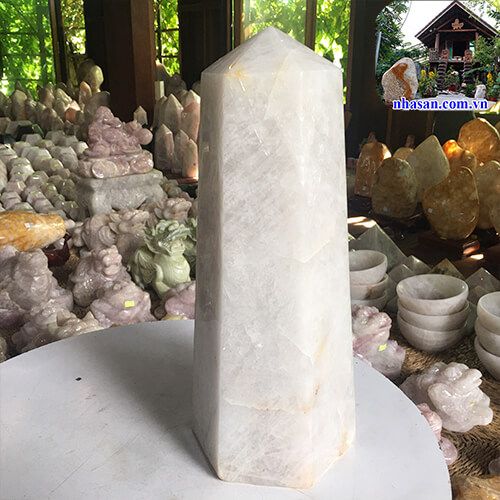 Trụ lục giác đá thạch anh trắng tự nhiên phong thủy giúp nạp khí tụ lộc T501 nặng 7.6kg kích thước 13.5x32.5