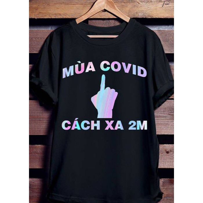 Áo Thun Phản Quang 7 màu có khắc chữ "MÙA C O V I D CÁCH XA 2 MÉT" phông rộng họa tiết, trắng đen nhìn bao chất, thích hợp lên đồ đi bar, karaoke, và phượt