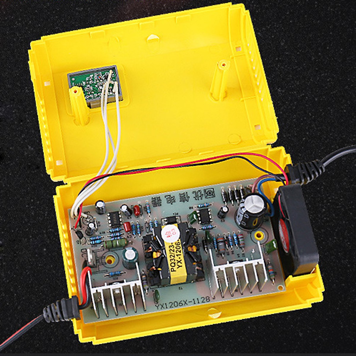 Máy Sạc Bình Ắc Quy Tự Động Ô Tô 12V 6A