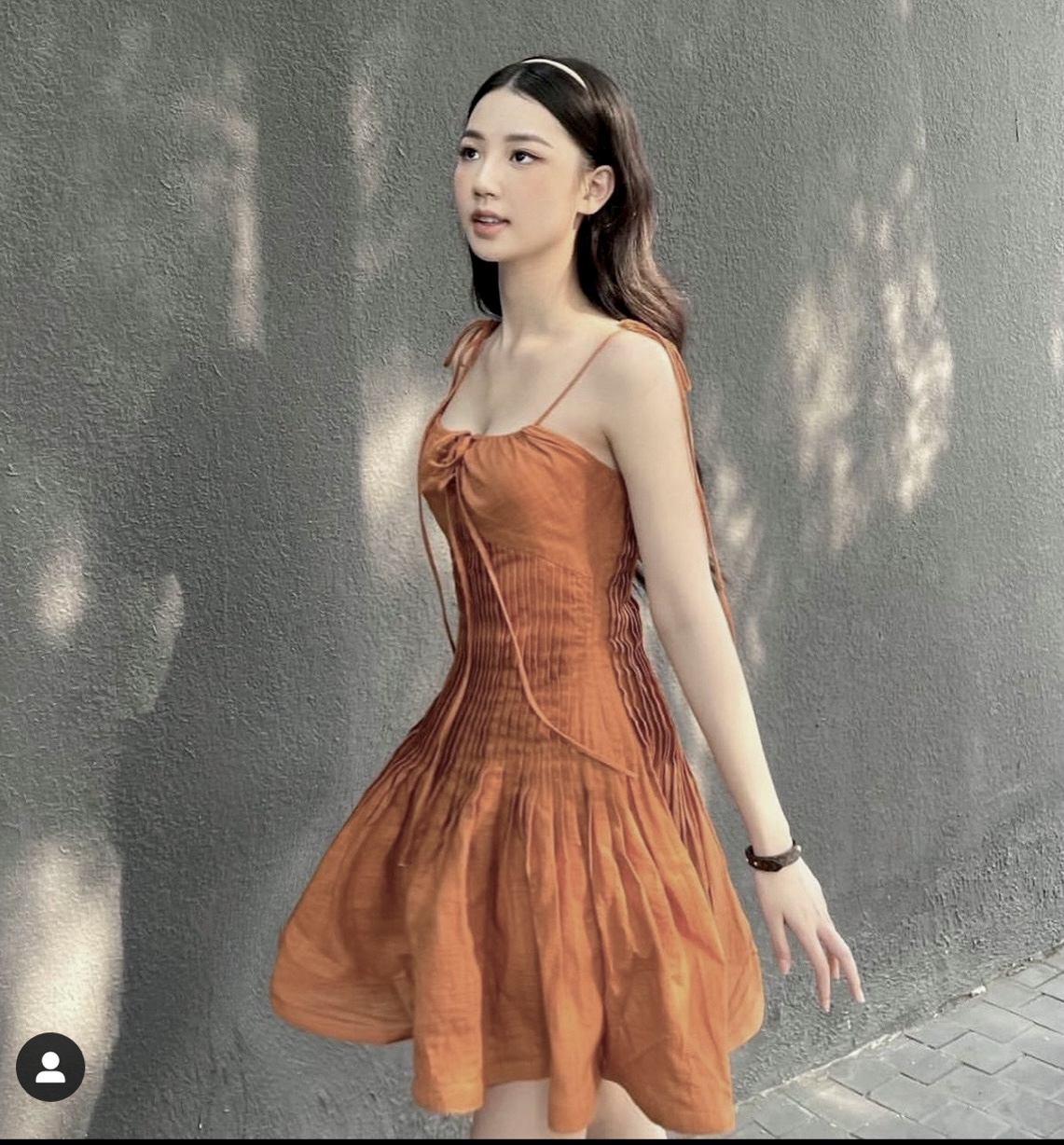 ĐẦM 2DÂY CỘT VAI THẮT NƠ NGỰC XẾP LY EO