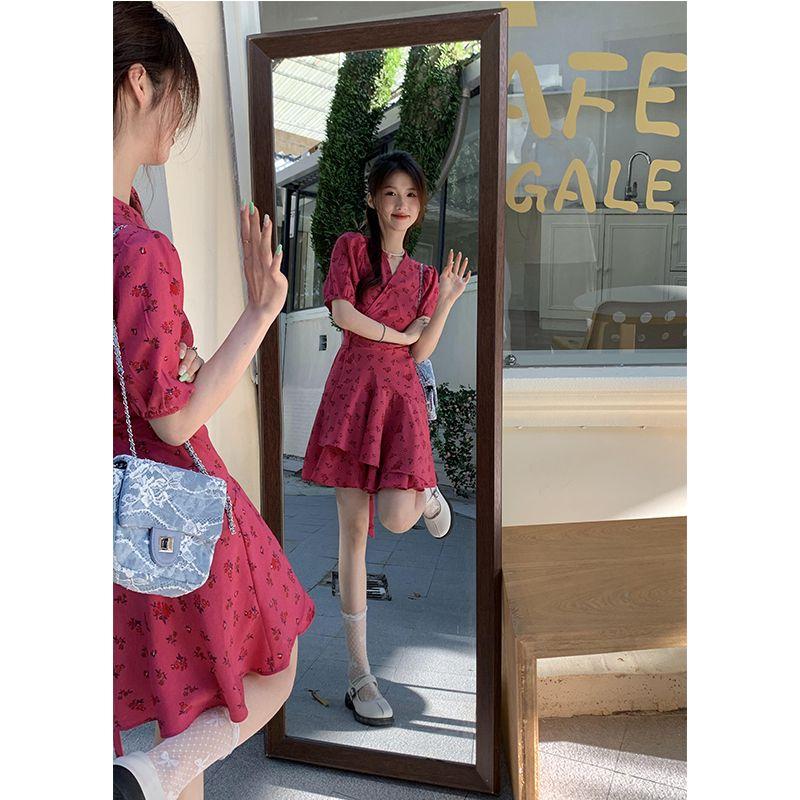 DONGSHOP v cổ mảnh hoa đầm cho phụ nữ nhỏ 2023 mùa hè Pháp trà nghỉ khí chất thắt lưng hiển thị gầy một chữ a váy