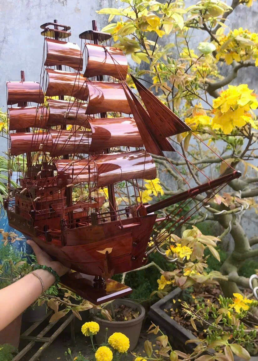 Thuyền buồm phong thuỷ trang trí bàn làm việc gỗ cẩm dài 40-60 cm