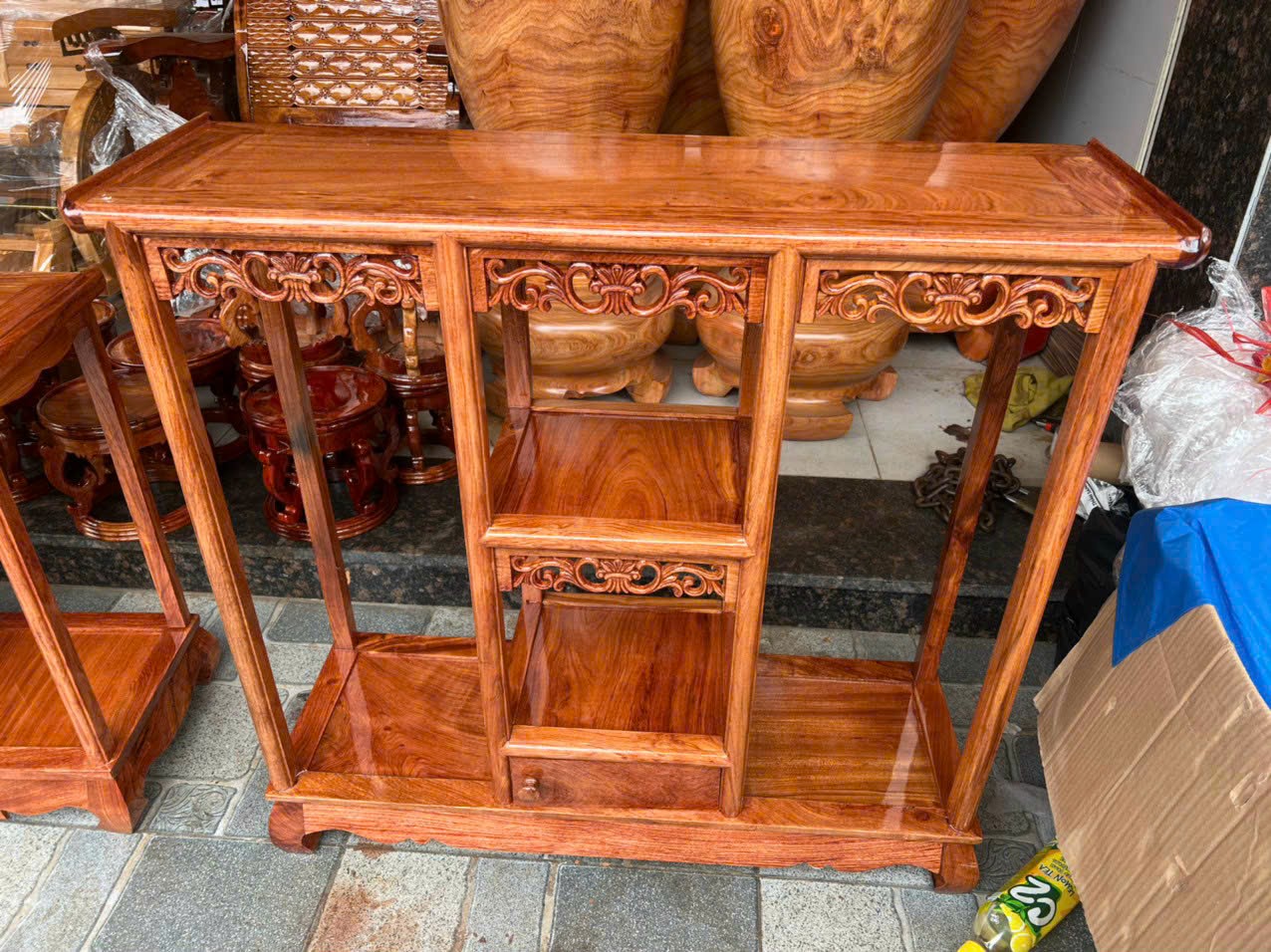 Kệ góc gỗ hương bày đồ trang trí cao 83 ngang 80sâu 27cm