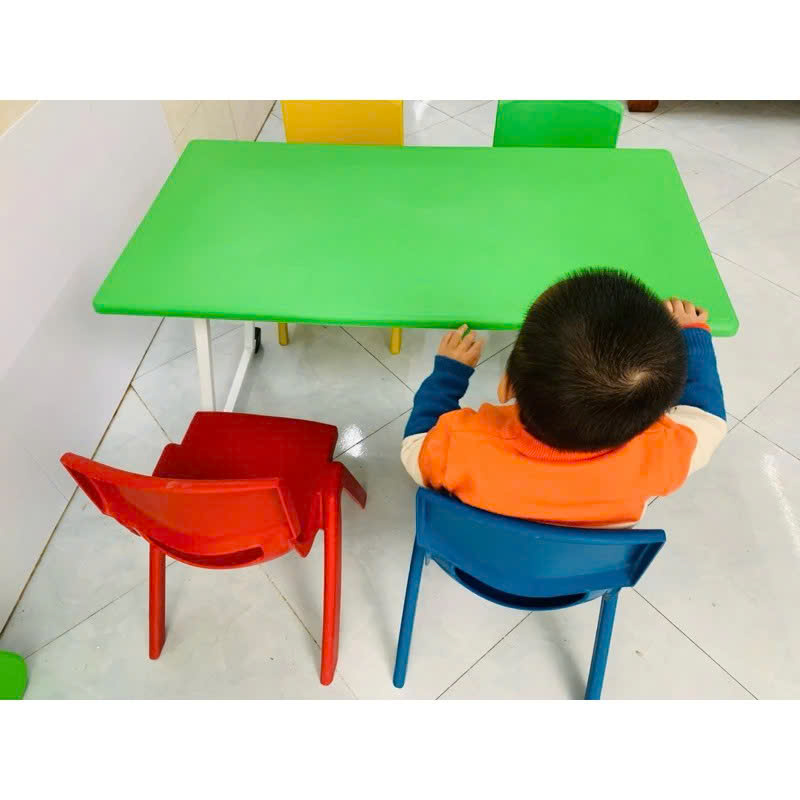 Bàn Nhựa Đúc Nguyên Khối Cho Bé Mầm Non – Bàn Học Mẫu Giáo Gấp Gọn Chân Sắt Vuông, An Toàn, Chắc Chắn 90x48x50cm - HÀNG CHÍNH HÃNG MINIIN