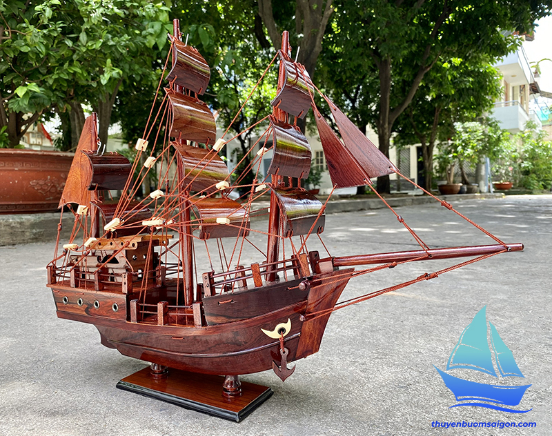Thuyền buồm gỗ Cẩm Lai dài 55cm, trang trí bàn làm việc, quà tặng phong thủy