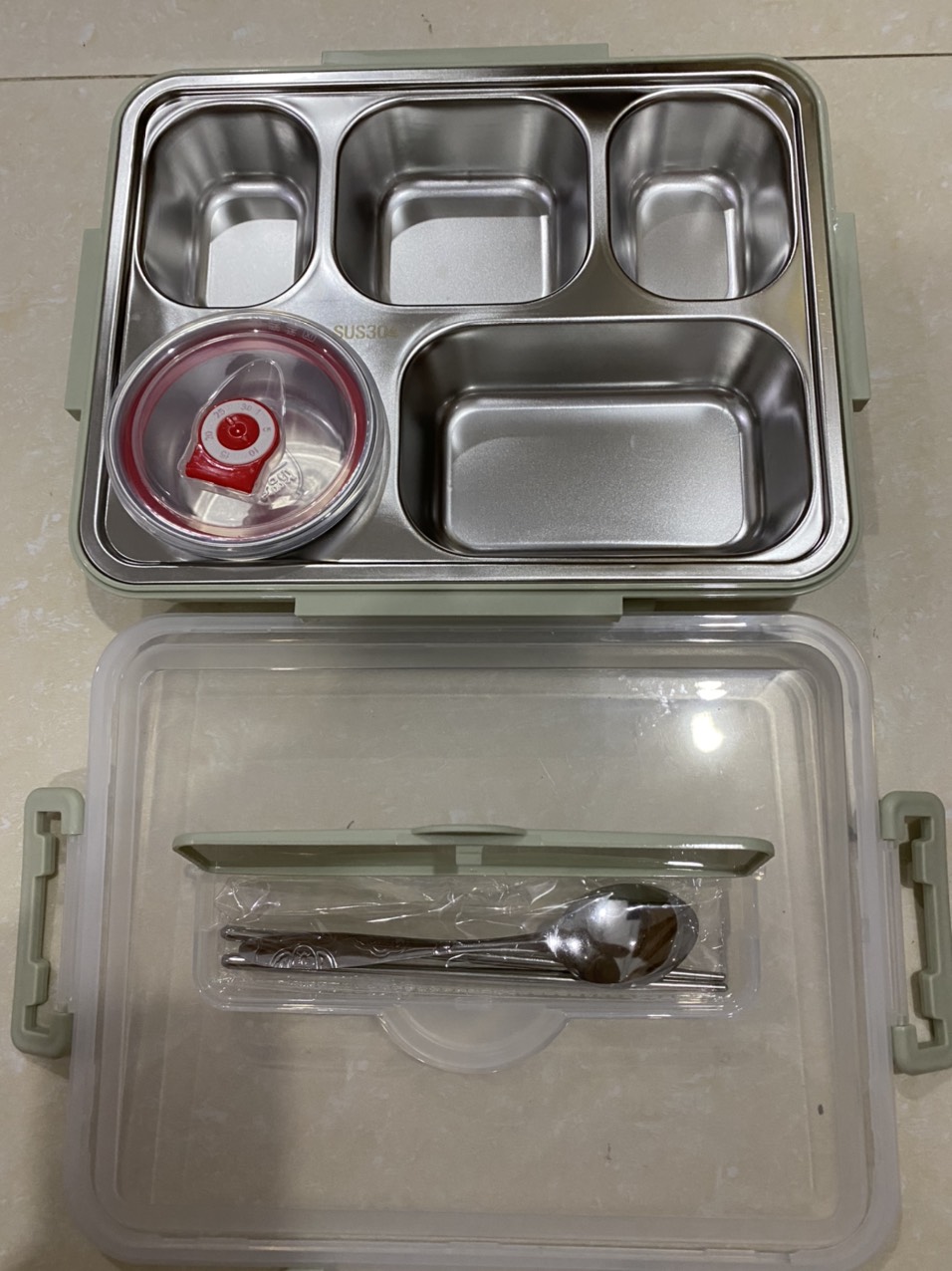 Hộp Cơm Văn Phòng Inox Bọc Nhựa 5 Ngăn Chịu Nhiệt Lò Vi Sóng Gọn Nhẹ Cao Cấp Kèm Bộ Thìa Đũa Inox