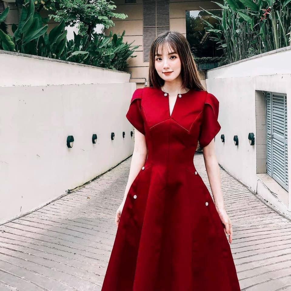 ĐẦM XOÈ TAPTA CỔ XẺ KẾT NÚT NGỌC 13031