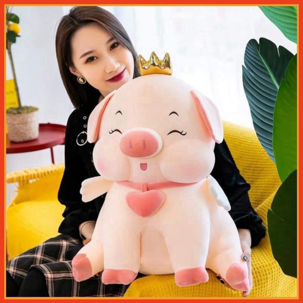 Gấu Bông Heo Ngồi Vương Miện Đeo Chuông Tim, Lợn Bông Mềm Mịn Nhập Khẩu Cao Cấp Quà Tặng Ý Nghĩa Cho Bé Và Người Thân