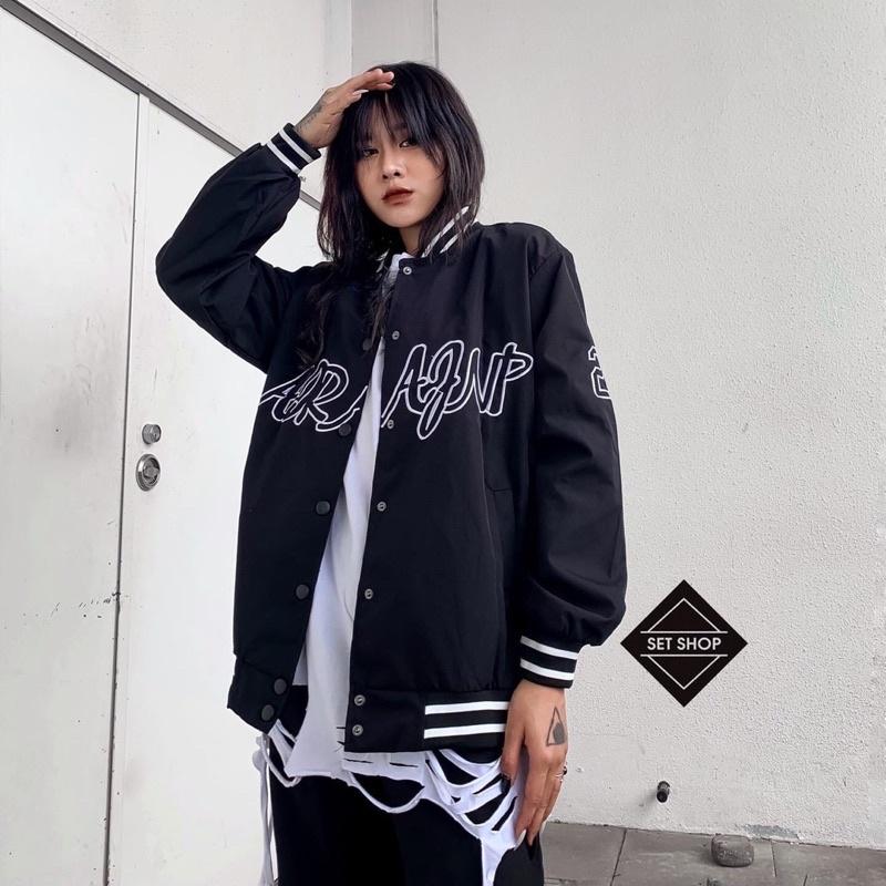Khoác bomber chữ ARAFNP cúc bấm unisex.