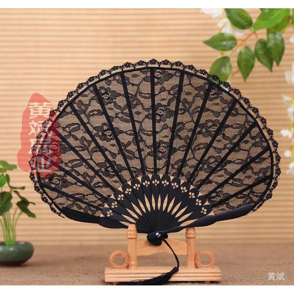 Quạt xếp vải ren dáng tròn cầm tay