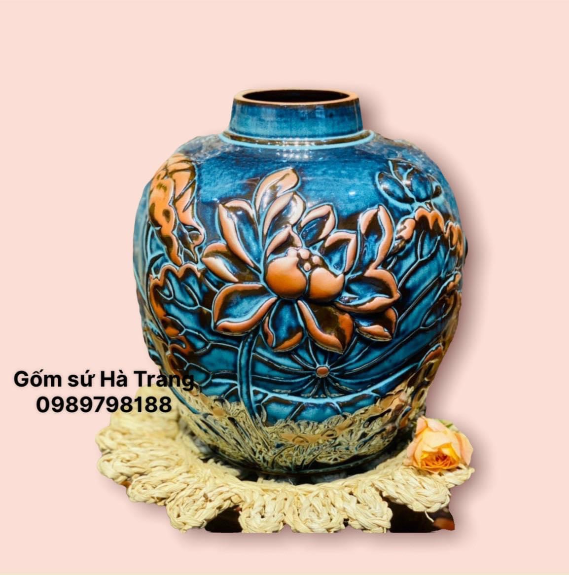 Lọ hoa gốm sứ Bát Tràng cao cấp cao 26cm hoạ tiết sen nổi
