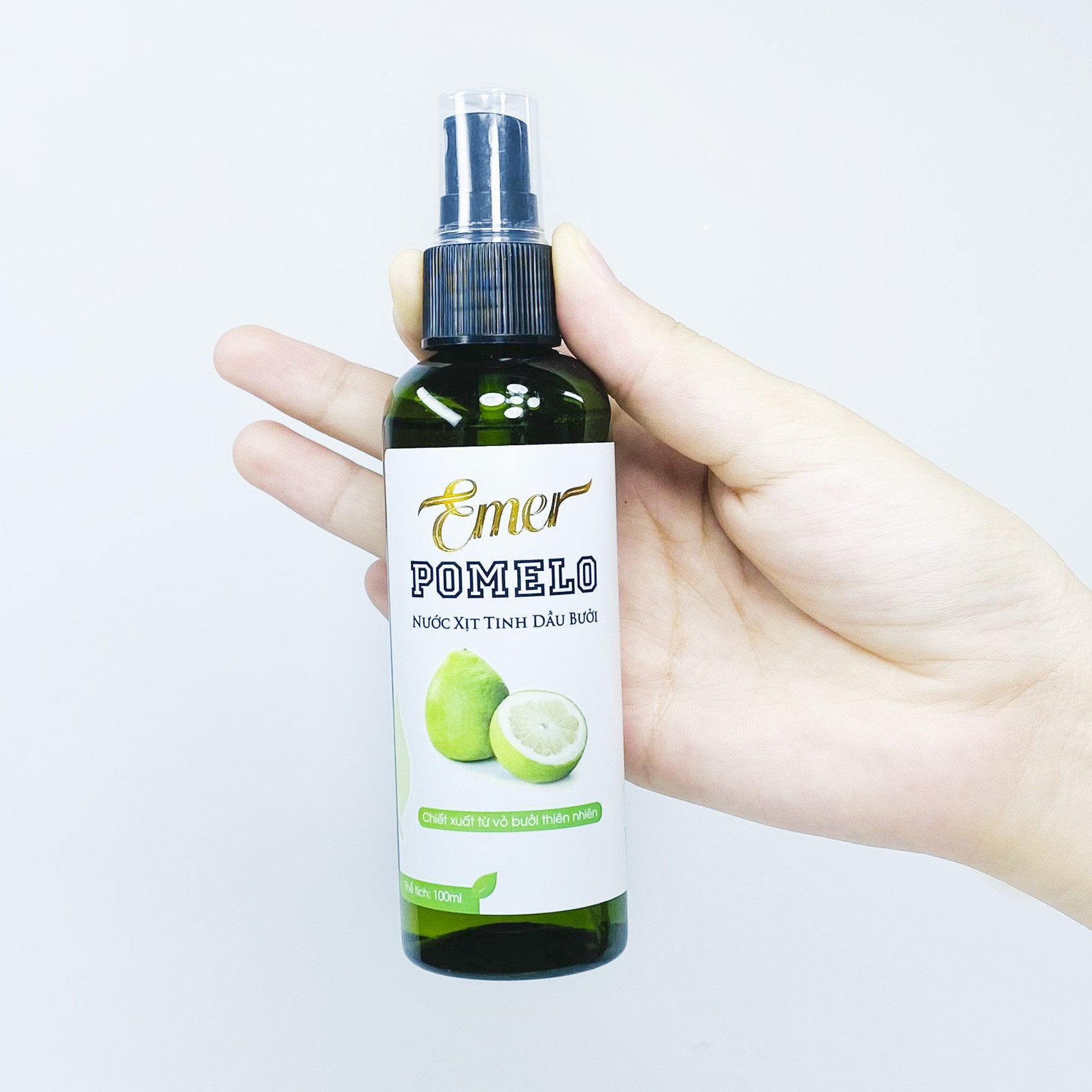 Tinh dầu bưởi xịt mọc tóc Pomelo Emer 100ml giúp ngăn ngừa rụng tóc, nuôi dưỡng tóc từ gốc đến ngọn cho mái tóc luôn chắc khỏe và suôn mượt