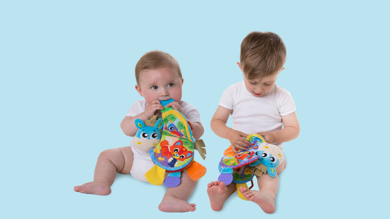 Đồ chơi sách vải kể chuyện có nhạc kèm gặm nướu Playgro Musical Clip Clop Teether Book, cho bé 3-24 tháng