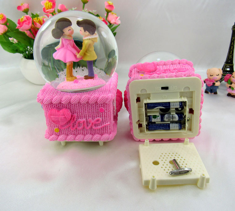 Hộp nhạc quả cầu cặp tình nhân