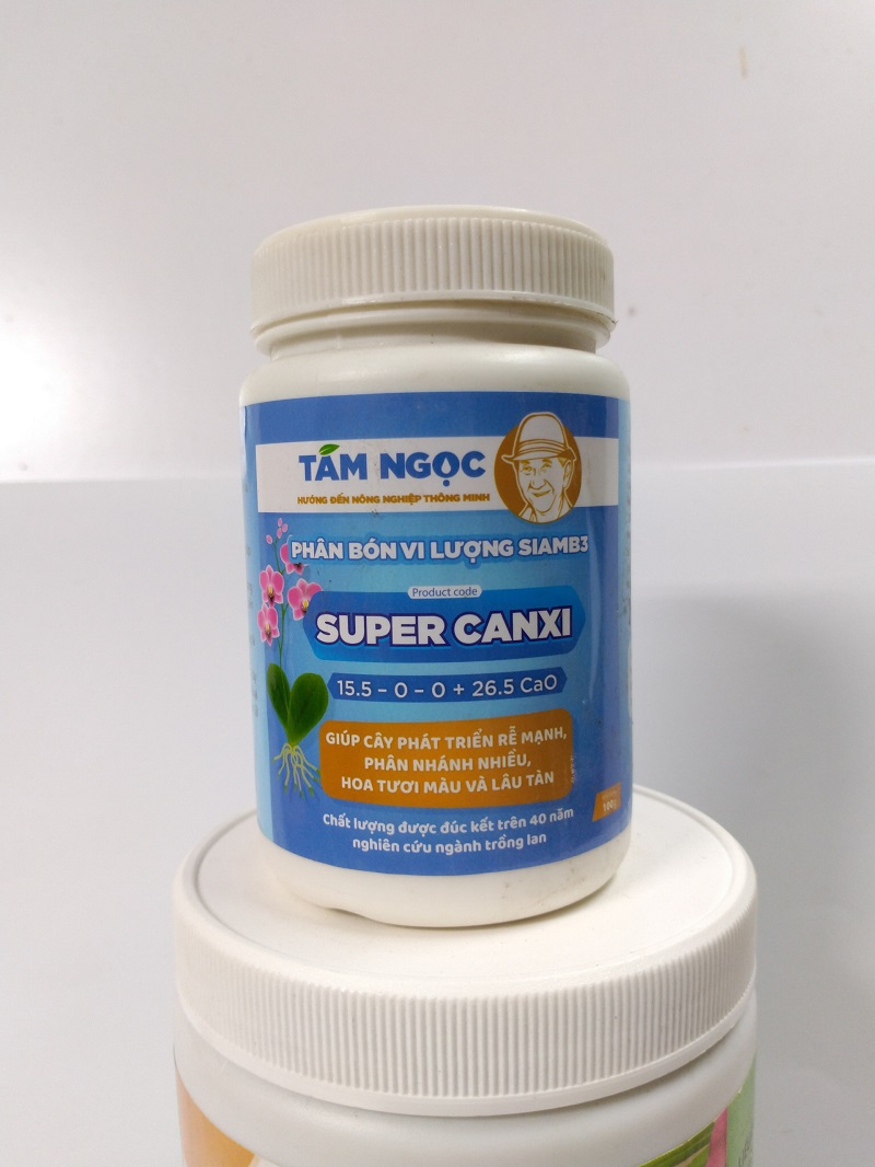 Phân bón vi lượng SIAMB3 SUPER CANXI 15.5-0-0+26.5 CaO, giúp cây phát triển rễ mạnh, phân nhánh nhiều, hoa tươi màu và lâu tàn 100gr.