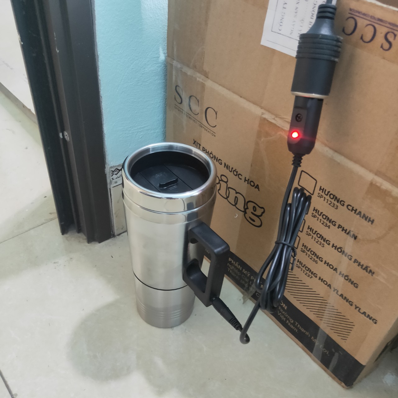 Bình đun nước nóng 12V - 24V cốc giữ nhiệt cắm tẩu xe ô tô 300ml tiện dụng