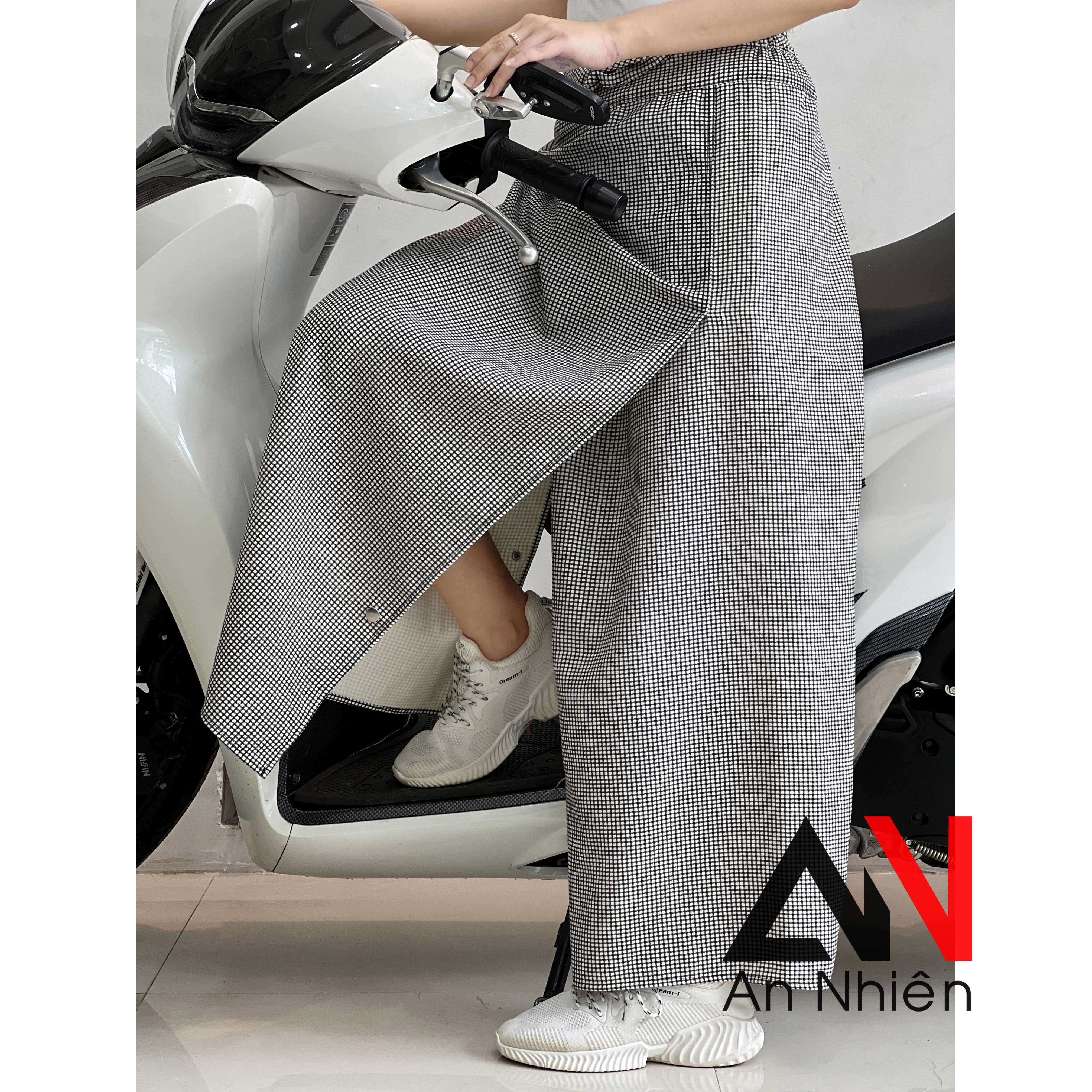Váy chống nắng xẻ tà cố định bằng miếng dán kết hợp nút bấm chất mềm mại co giãn tốt xòe rộng dài dưới tà váy có nút bấm cố định