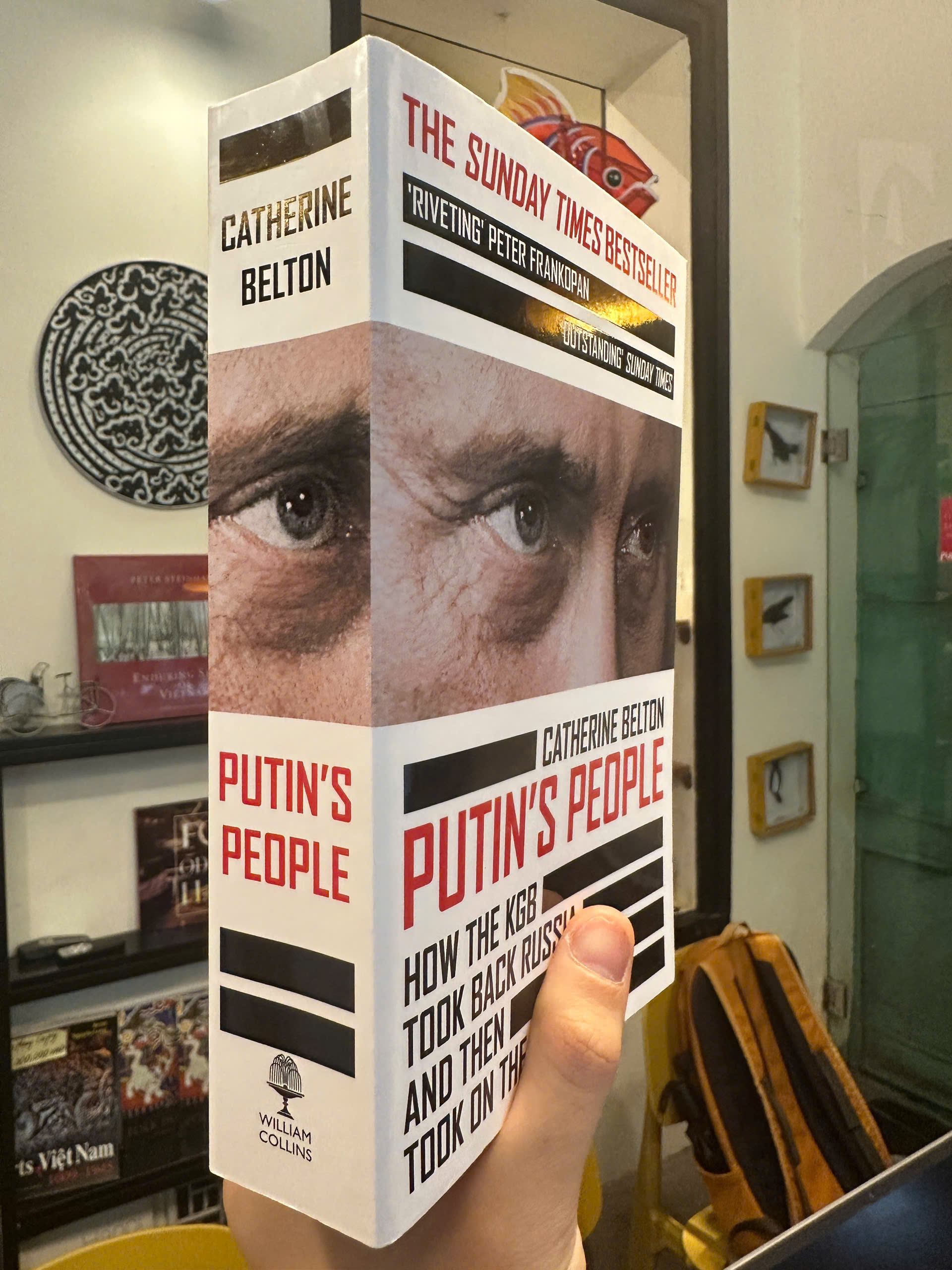 Sách - Putin’s People: How the KGB Took Back Russia &amp; then Took on the West | History / Politics
