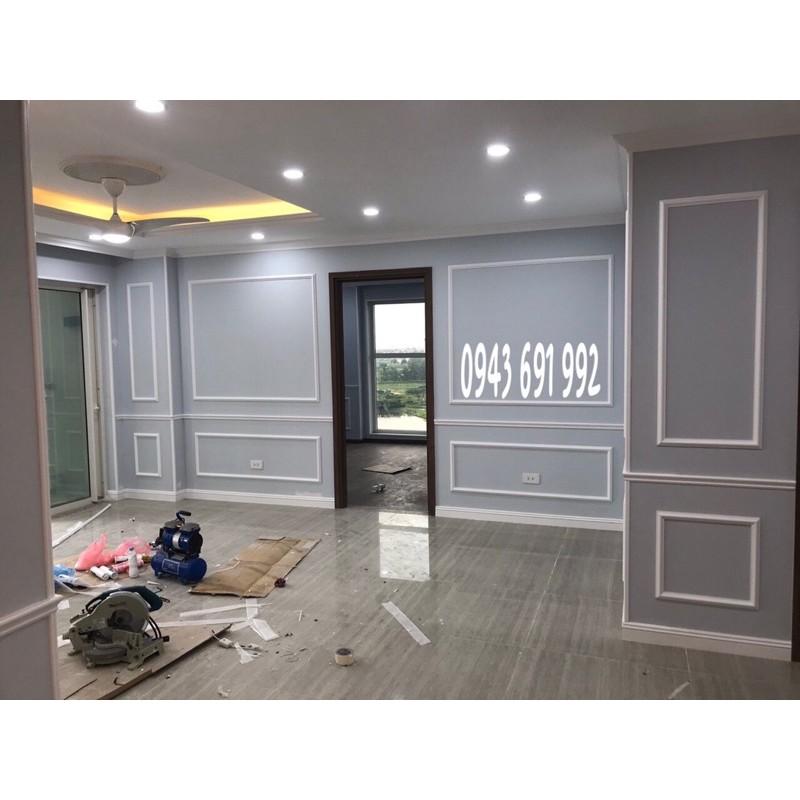 Phào Chỉ nhựa composite màu trắng hoàn thiện trang trí tường nền ghi xám cho căn hộ chung cư