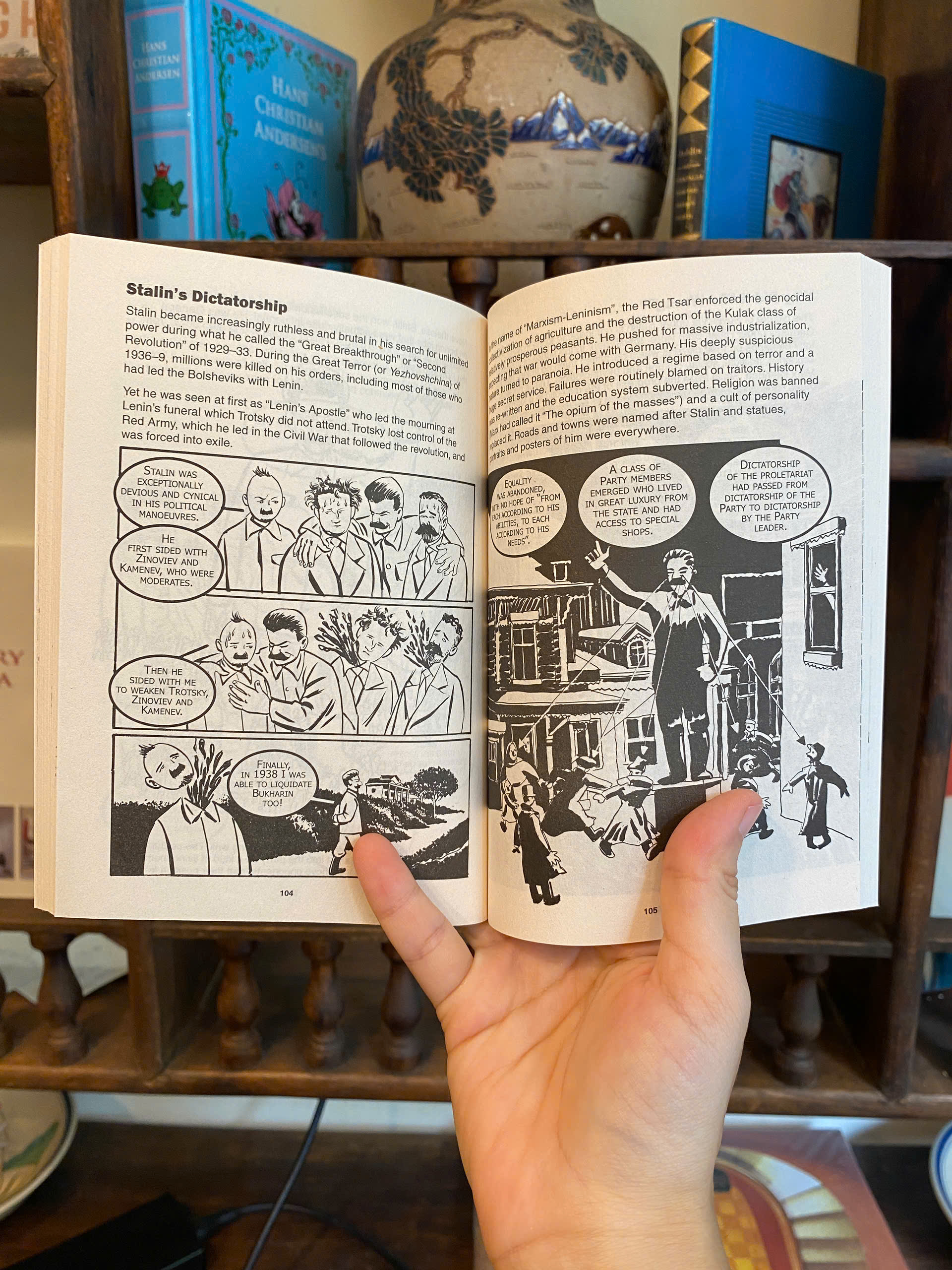 Sách - Introducing Marxism: A Graphic Guide by Rupert Woodfin | Philosophy / Biography Nonfiction