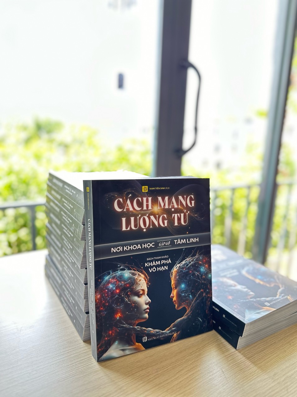 Sách Cách Mạng lượng tử- Nơi khoa học gặp gỡ tâm linh